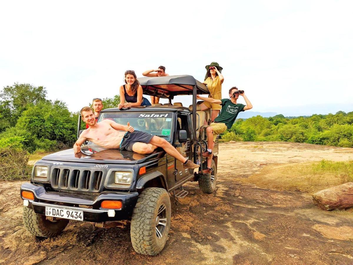 Tusker'S Paradise Safari Villa ウダワラウェ エクステリア 写真