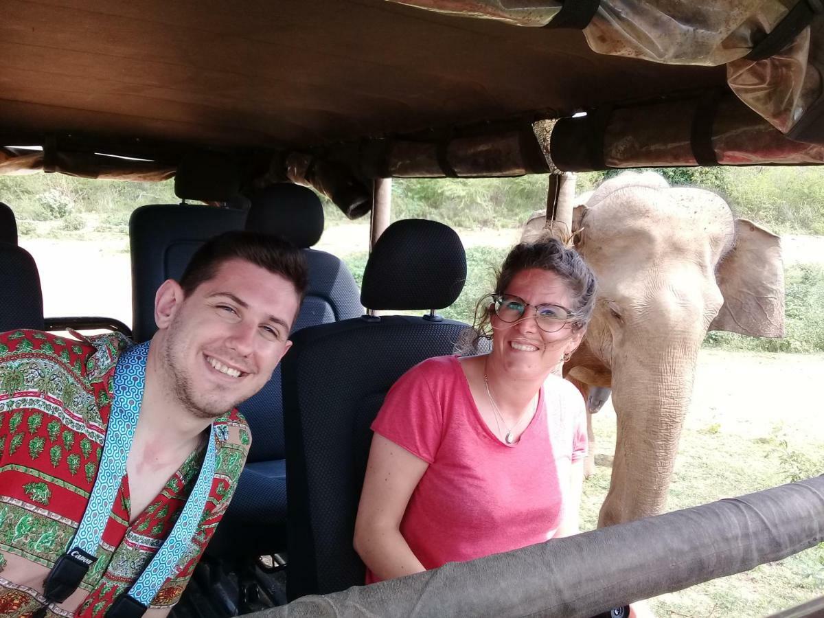 Tusker'S Paradise Safari Villa ウダワラウェ エクステリア 写真