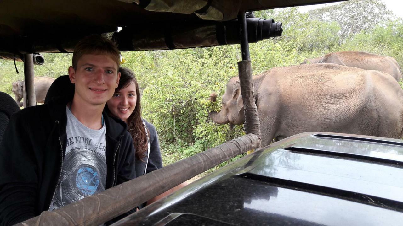 Tusker'S Paradise Safari Villa ウダワラウェ エクステリア 写真