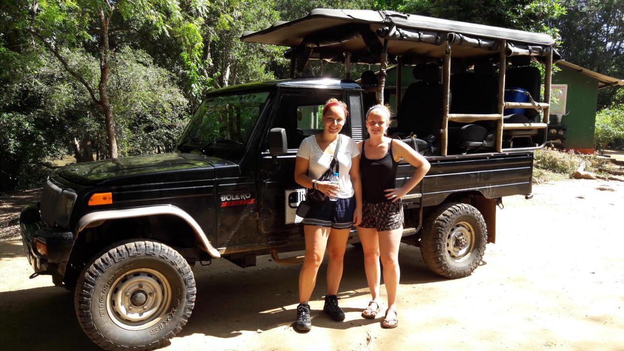 Tusker'S Paradise Safari Villa ウダワラウェ エクステリア 写真