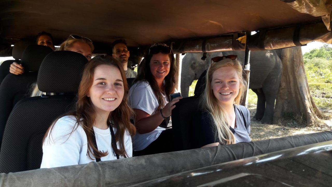 Tusker'S Paradise Safari Villa ウダワラウェ エクステリア 写真